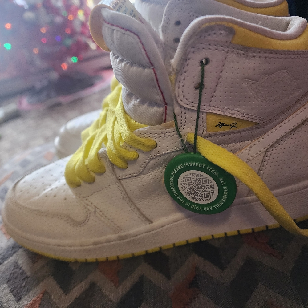 Air Jordan 1 Retro High OG 'First Class Flight' Sneakers - Picture 7 of 9